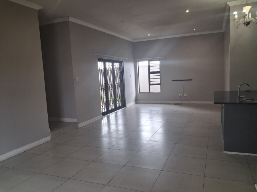 To Let 3 Bedroom Property for Rent in Hillside Free State